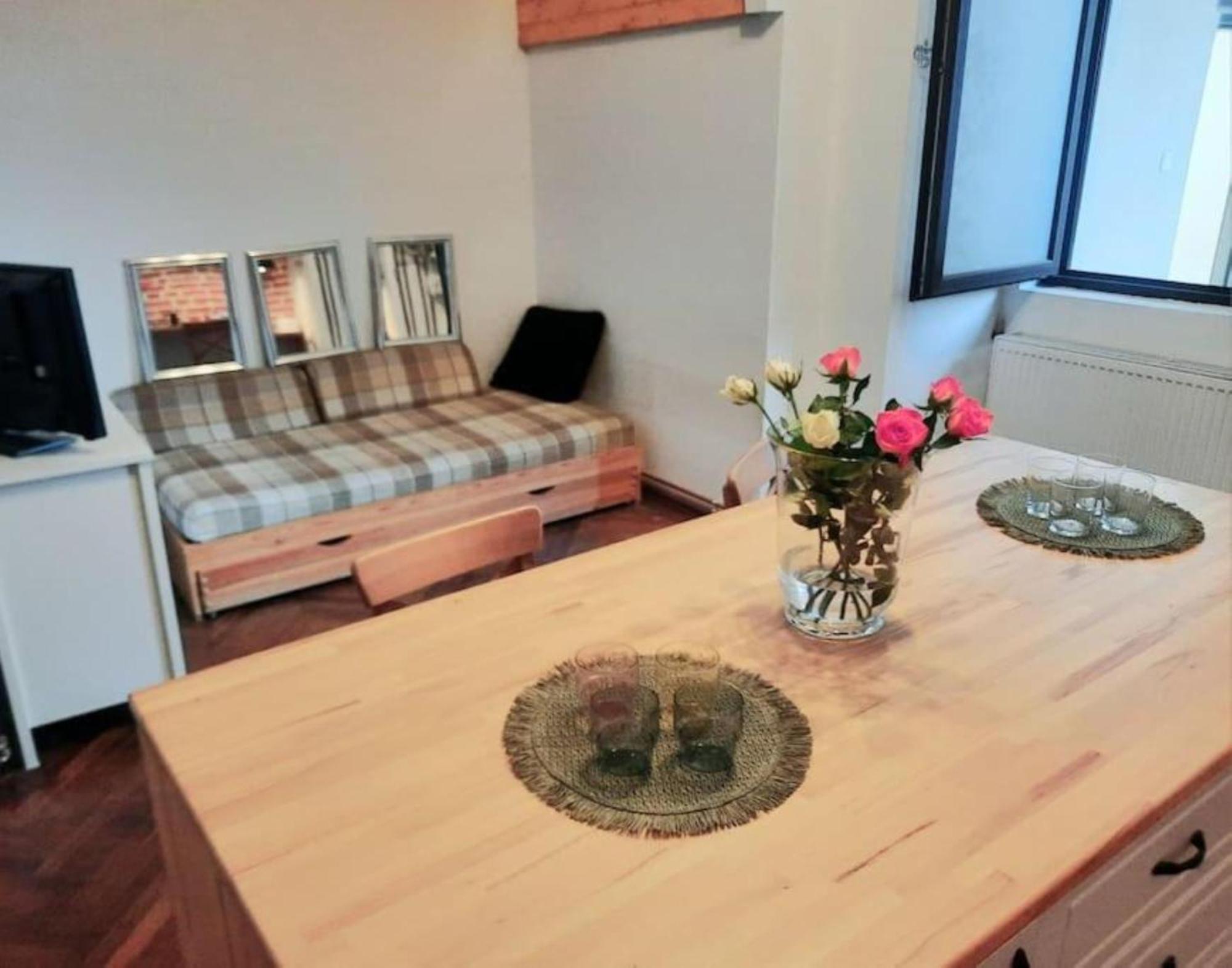 Apartment 2 Bedroom Serviced Belle Vue By The Park *