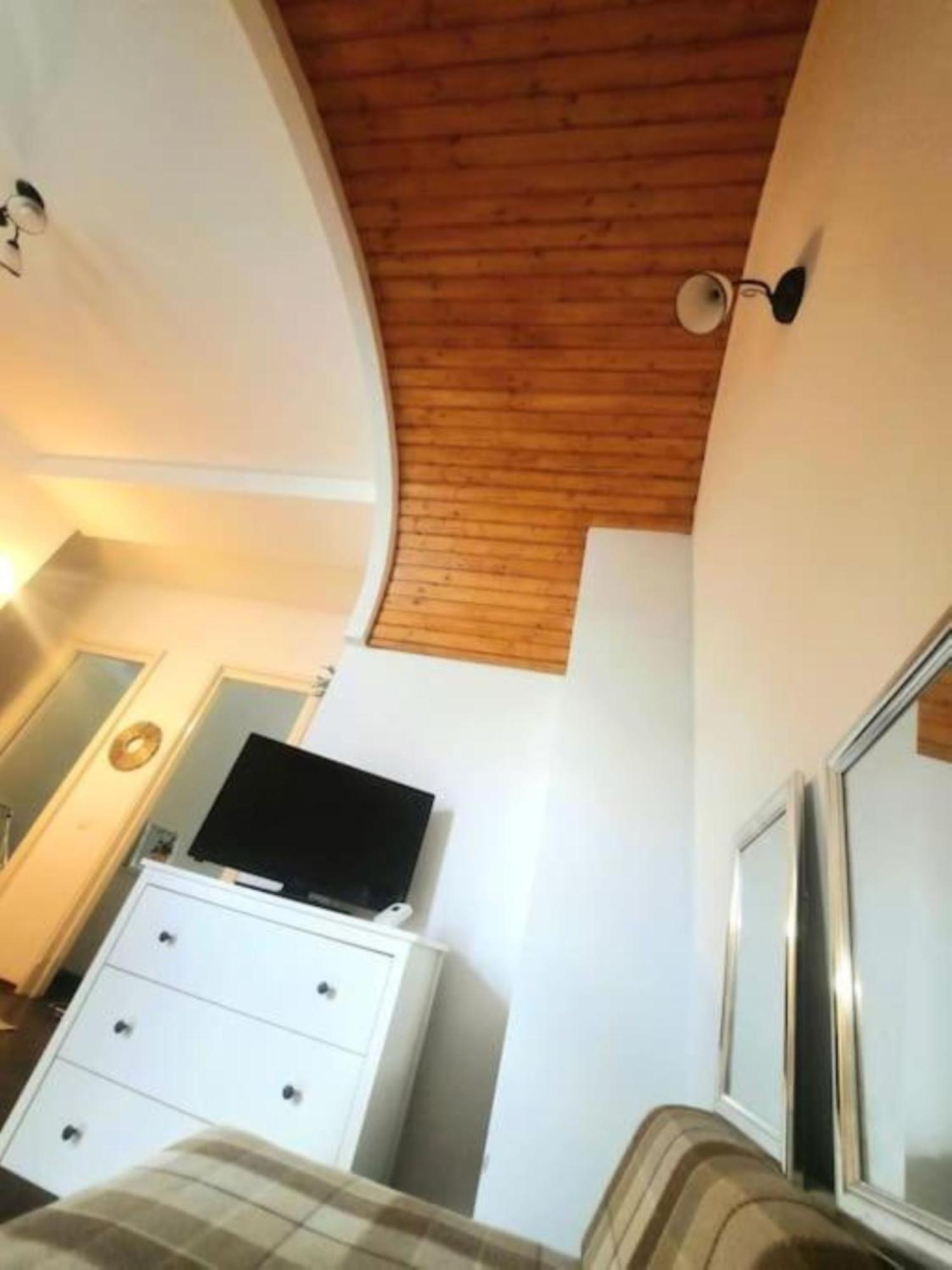 2 Bedroom Serviced Belle Vue By The Park