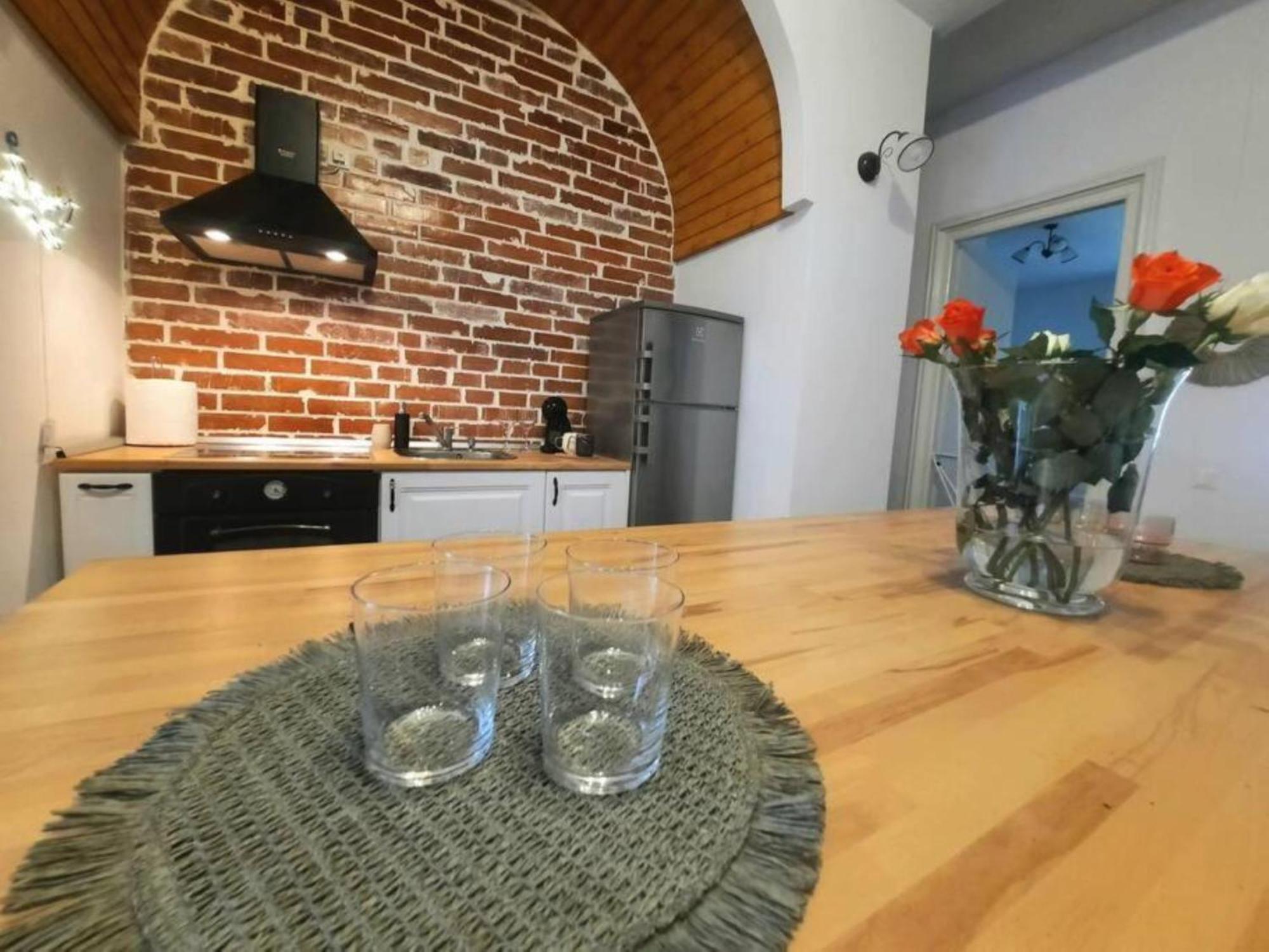 2 Bedroom Serviced Belle Vue By The Park *