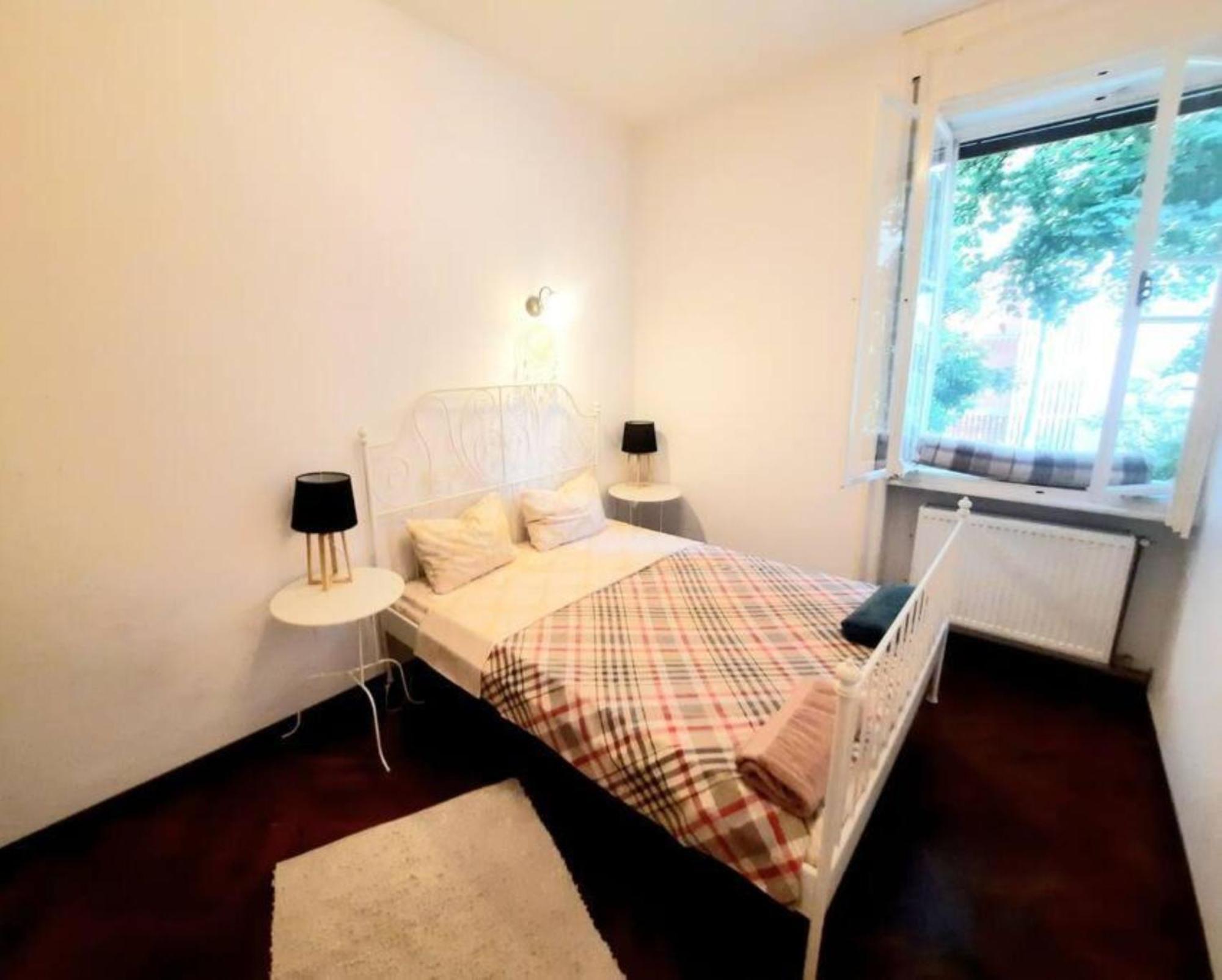 2 Bedroom Serviced Belle Vue By The Park *