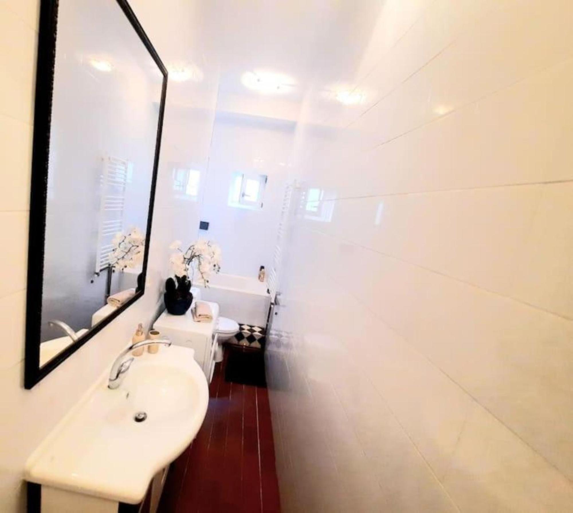 2 Bedroom Serviced Belle Vue By The Park Apartment *