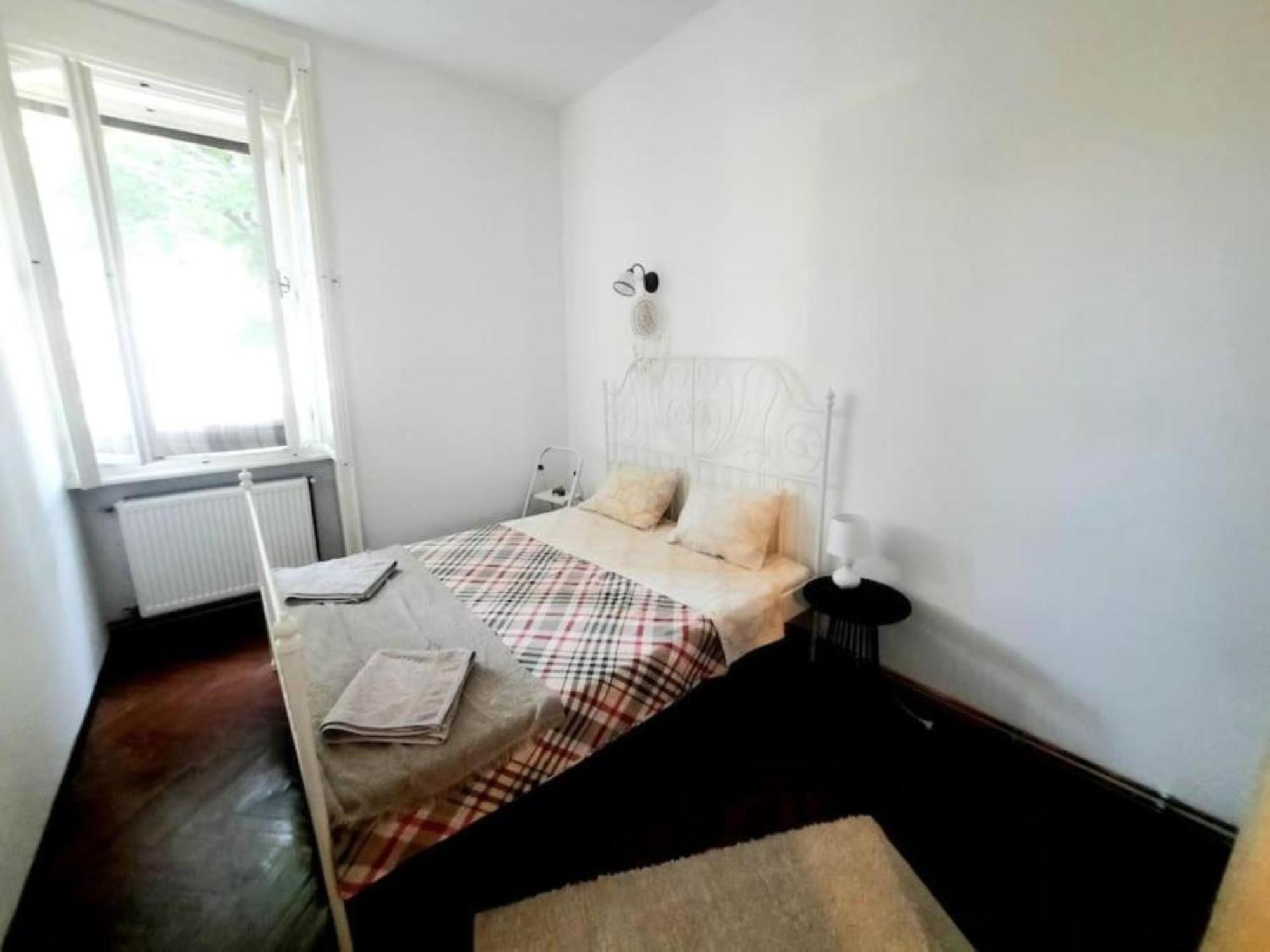 Apartment 2 Bedroom Serviced Belle Vue By The Park Timisoara