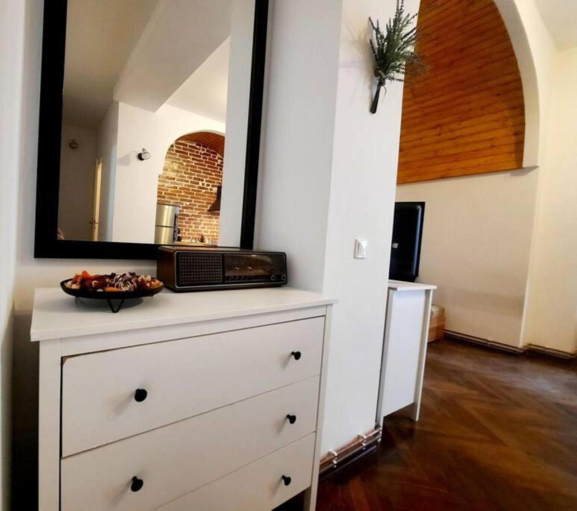 2 Bedroom Serviced Belle Vue By The Park * Timisoara
