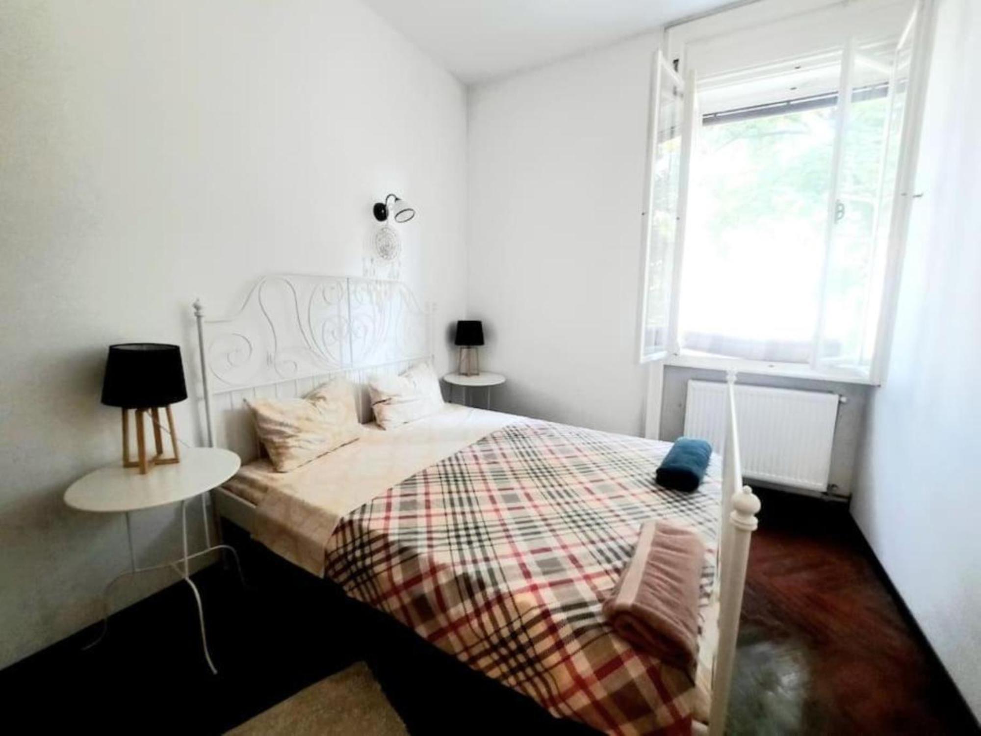 2 Bedroom Serviced Belle Vue By The Park