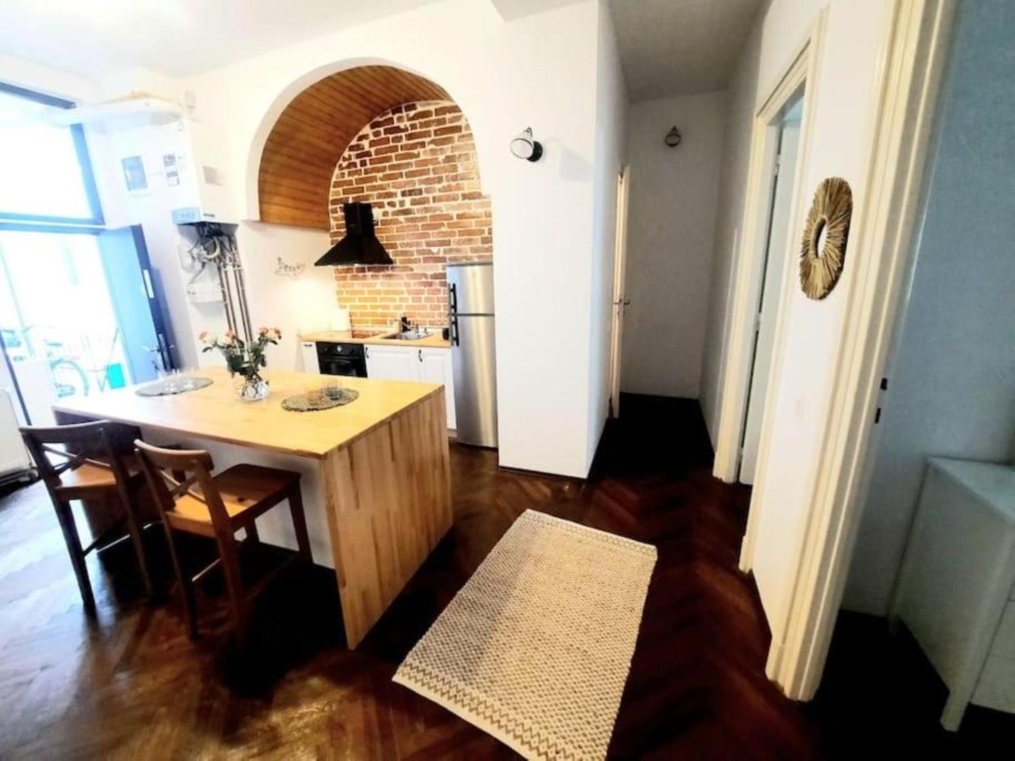 Apartment 2 Bedroom Serviced Belle Vue By The Park *